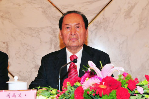 2、全國人大副委員長(zhǎng)司馬義·鐵力瓦爾地當(dāng)選為新一屆主席。 .jpg