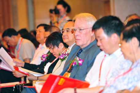 5、各國駐華使節(jié)、文化參贊及港澳臺(tái)地區(qū)的友好人士出席本次大會(huì)。.jpg