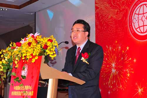 5、中心香港聯(lián)絡(luò)部特派員蔡野在大會上致辭.jpg