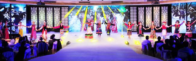 1、11月7日晚,“2013中國生態(tài)旅游小姐大賽”總決賽在珠海成功舉辦。(攝影:龍人).jpg