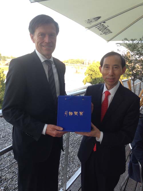 龍主席會見德國薩克森州議會議長馬提亞博士2.jpg