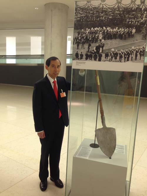 龍主席參觀德國國會大廈.jpg