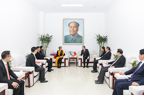 01 座談現(xiàn)場.jpg