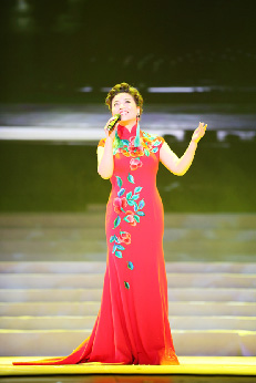 9、著名歌唱家張也演唱晚會(huì)主題曲《多想對(duì)你說》(攝影:遠(yuǎn)帆).jpg