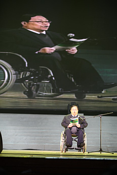 3、中國殘疾人聯(lián)合會(huì)副主席呂世明代表中殘聯(lián)致辭(攝影:遠(yuǎn)帆).jpg