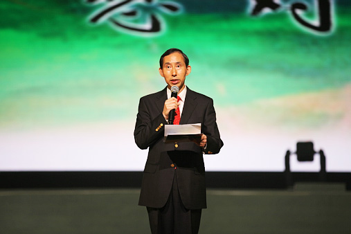 2、中國國際文化傳播中心黨組書記、執(zhí)行主席龍宇翔在晚會(huì)上發(fā)表致辭(攝影:遠(yuǎn)帆) .jpg