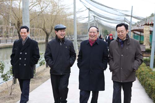 4、采風團在上海奉賢區(qū)申隆生態(tài)園百鳥園參觀。.jpg