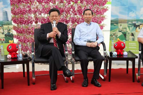 2、聯(lián)合國副秘書長沙祖康在“城市發(fā)展中的綠色情懷”雅談會上發(fā)言.jpg
