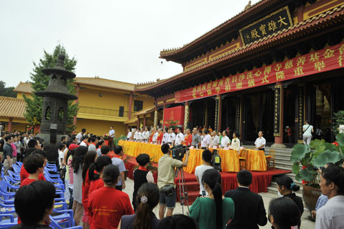 1、9月9日,湖南省長(zhǎng)沙市洗心禪寺慈善基金會(huì)在該寺舉行的助學(xué)捐贈(zèng)儀式。 .jpg