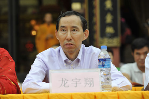 3、中國(guó)國(guó)際文化傳播中心黨組書記、執(zhí)行主席,中國(guó)愛(ài)心工作委員會(huì)主席龍宇翔應(yīng)邀出席捐贈(zèng)活動(dòng)。.jpg